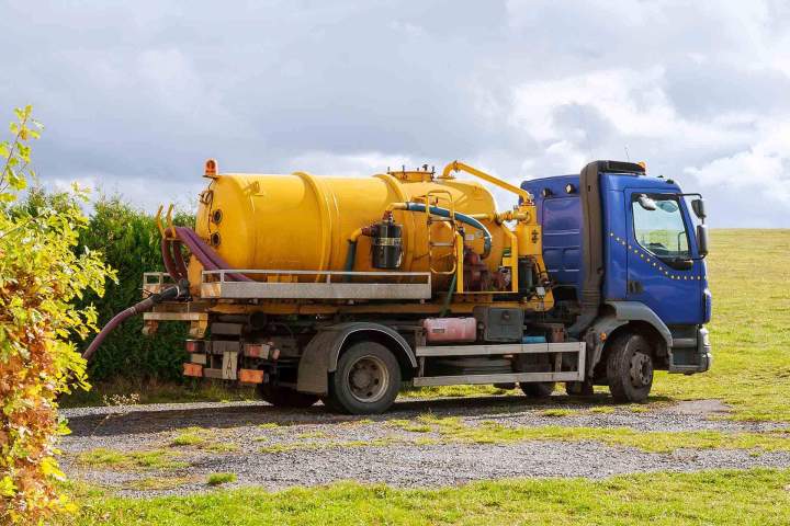 Curage fosse septique en urgence Normandie